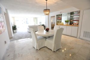 Barclay 805 Living Room 300x200